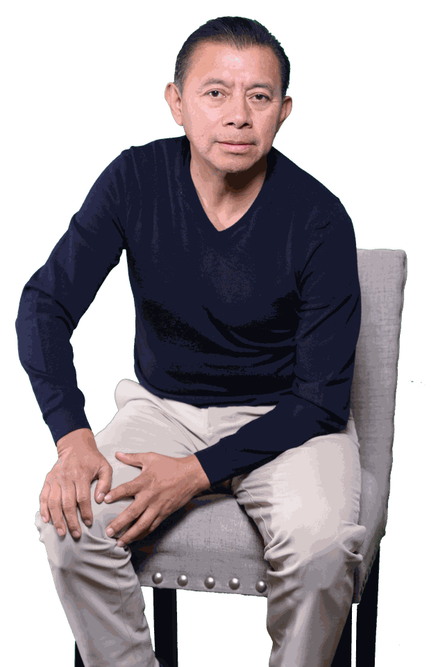 Alex 'El Genio' Lucas sentado